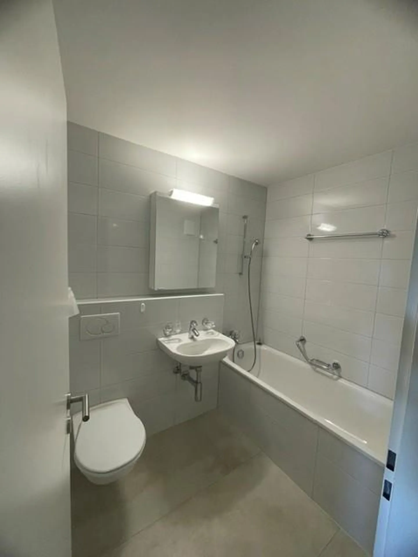 Modern 3.5-Room Garden Apartment - Photo 4 of 9
