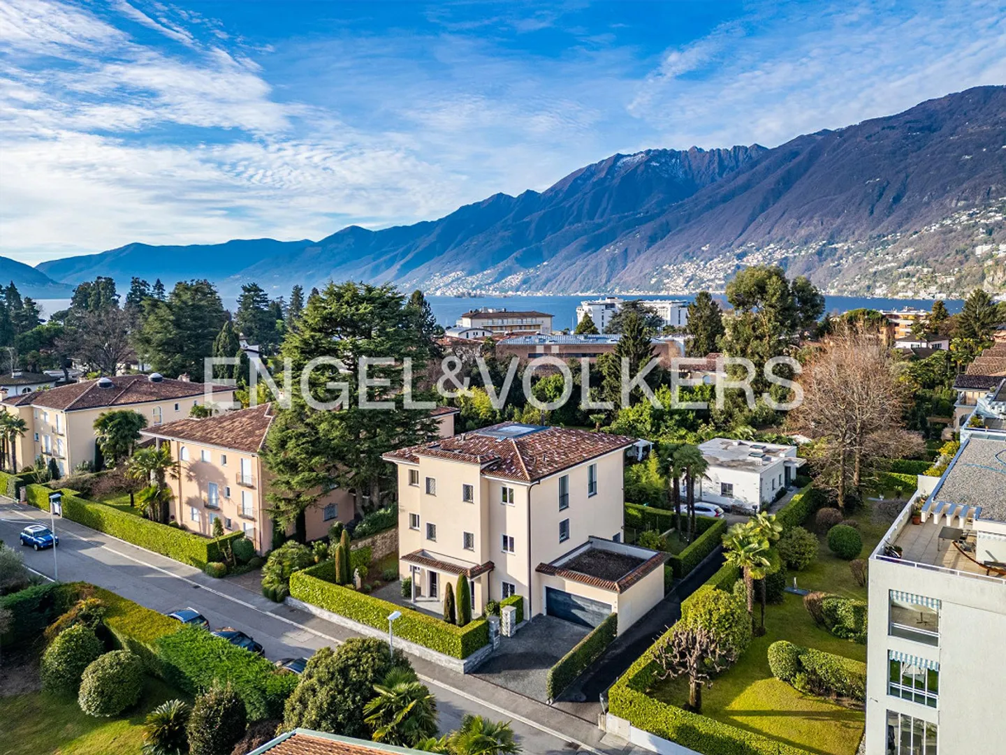 Moderne Luxus-Villa Nahe See - Foto 2 von 21