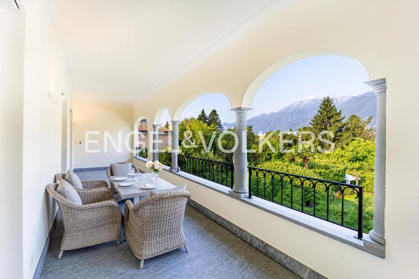 Moderne Luxus-Villa Nahe See - Foto 3 von 21