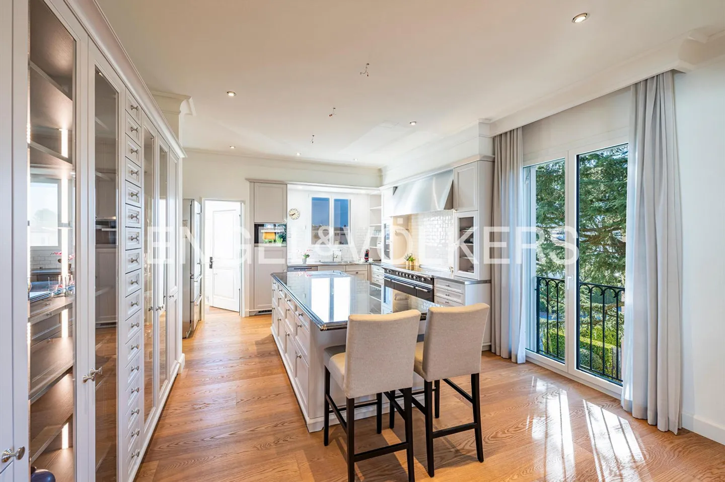 Moderne Luxus-Villa Nahe See - Foto 8 von 21