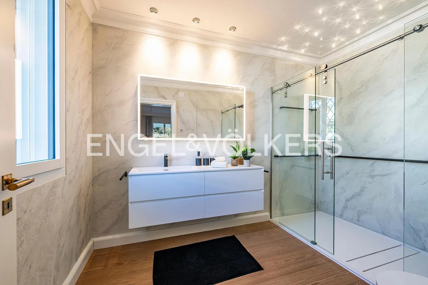 Moderne Luxus-Villa Nahe See - Foto 13 von 21