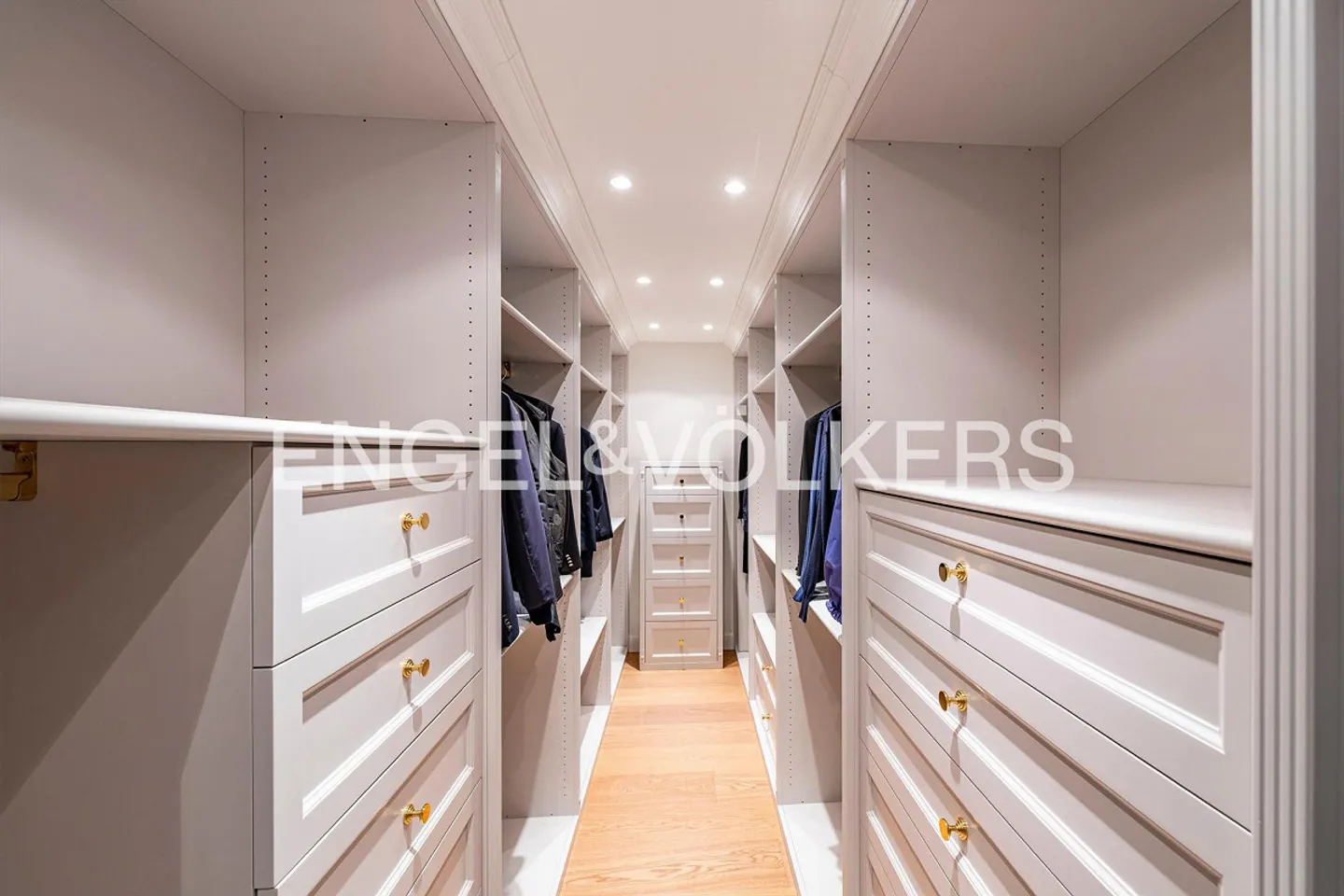 Moderne Luxus-Villa Nahe See - Foto 12 von 21