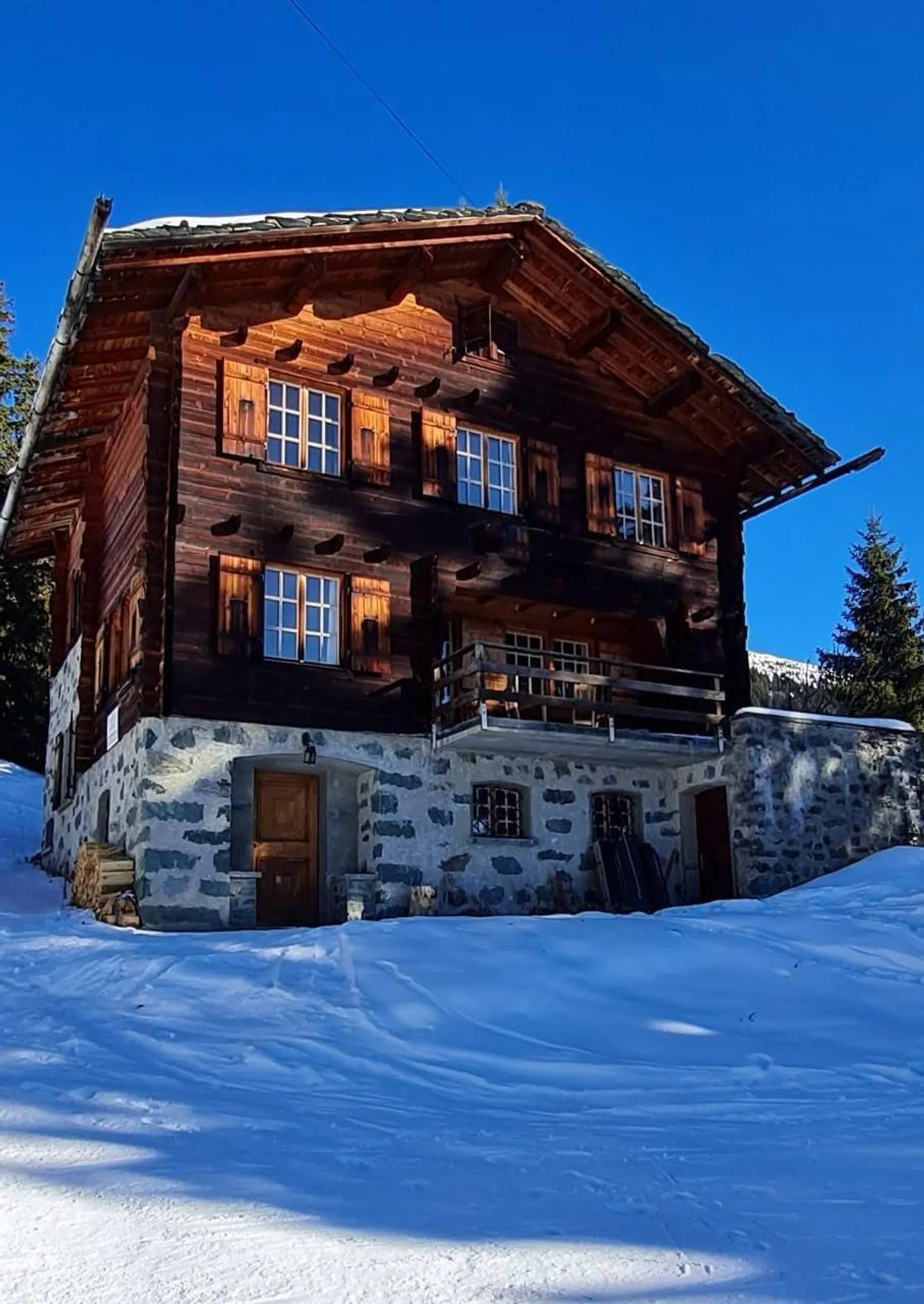 CHALET DE SKI EXTRAORDINAIRE AVEC ACCÈS DIRECT AU DOMAINE SKIAIRE - Photo 3 sur 12