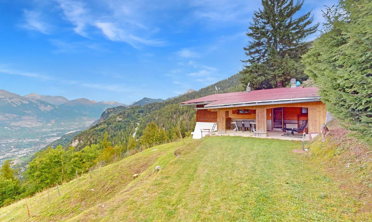 Charmant chalet mitoyen avec terrain et terrasse - Foto 2 von 11