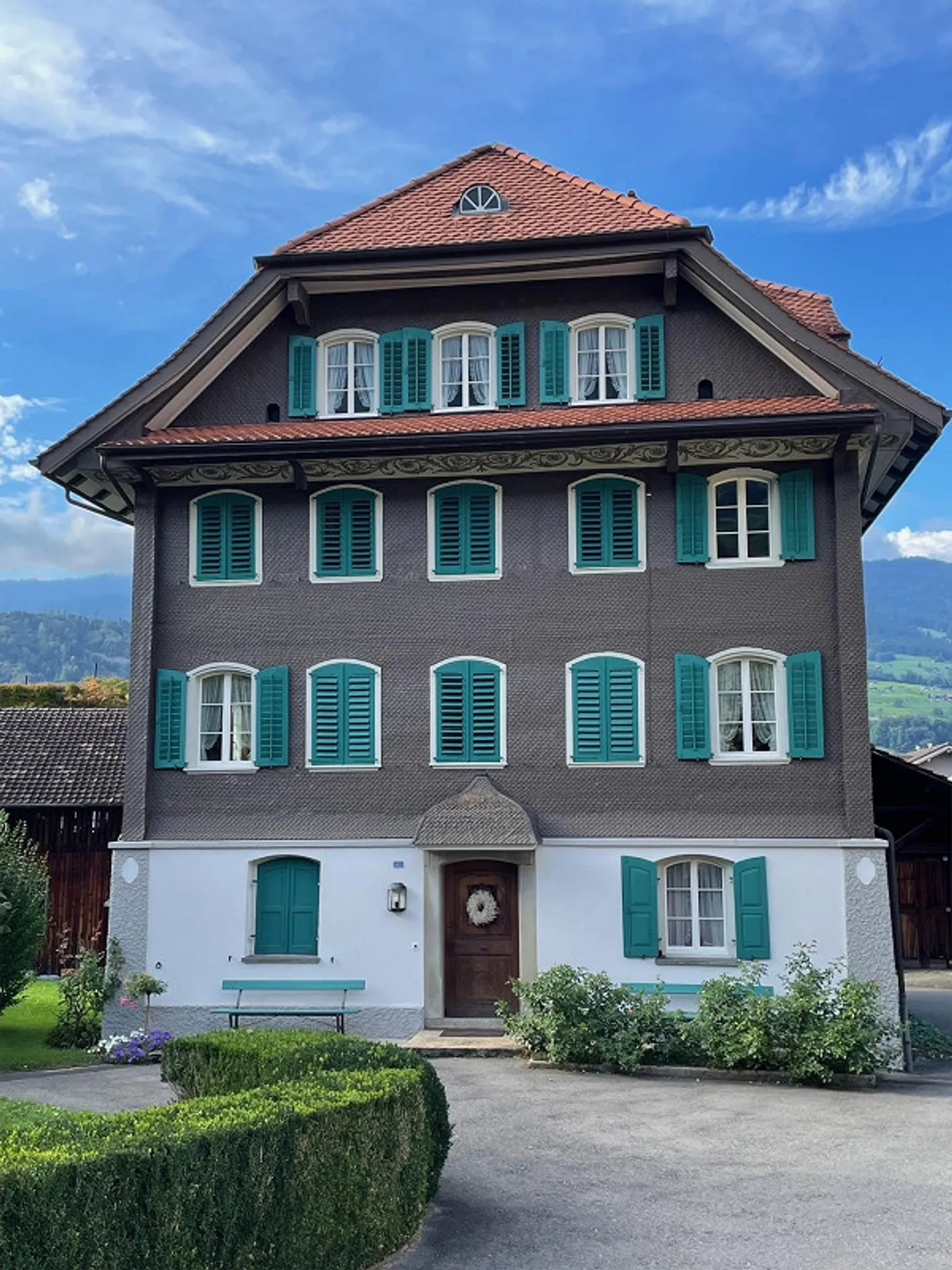 Charming old apartment on three floors in the center of Sachseln - Photo 1 of 9