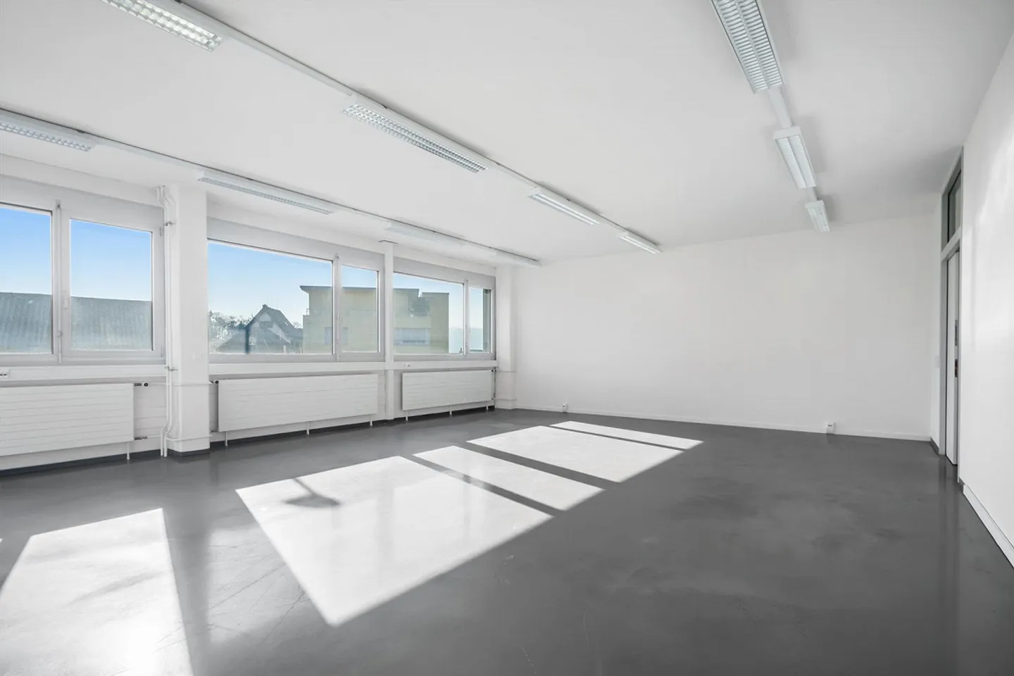 Modern Commercial Space in Hombrechtikon - Photo 2 of 4