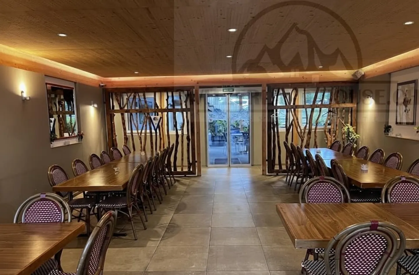 Restaurant & income-generating building in Posat close to nature and amenities - Photo 8 of 13