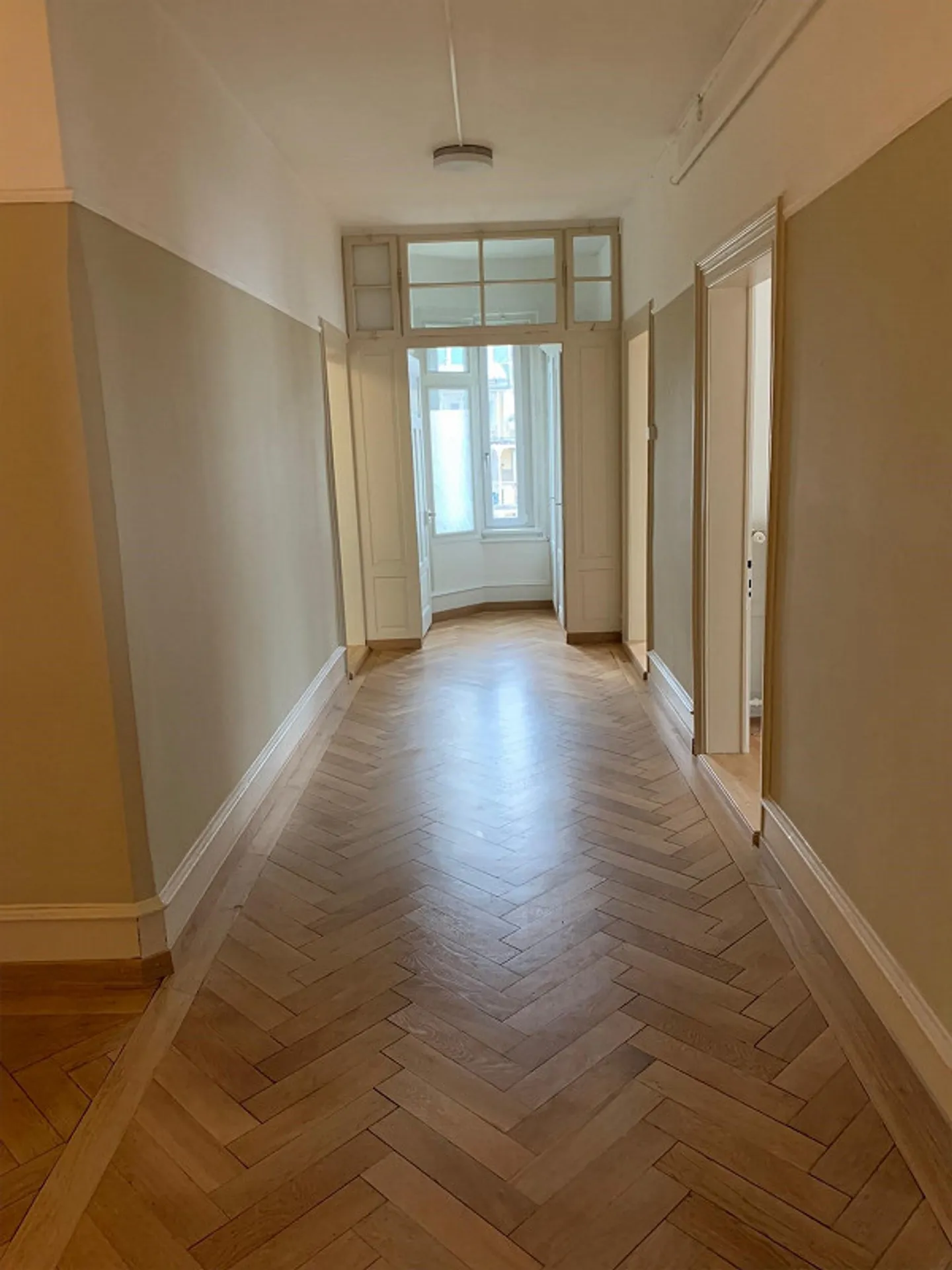 Appartamento d'epoca di 4 1/2 stanze disponibile per affitto come appartamento per vacanze tutto l'anno - Foto 7 di 15