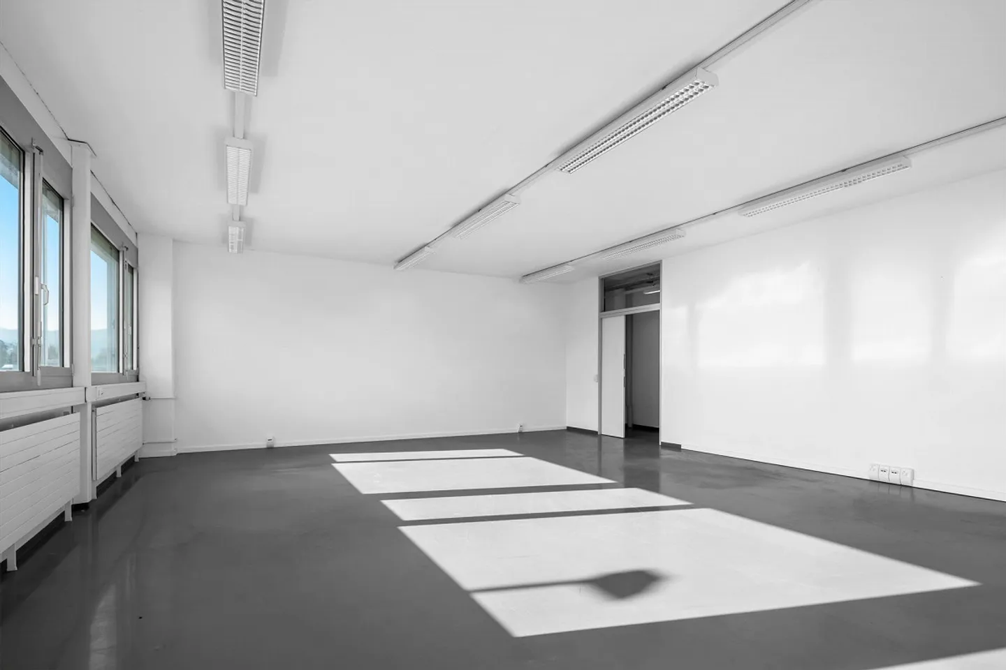 Modern Commercial Space in Hombrechtikon - Photo 3 of 4