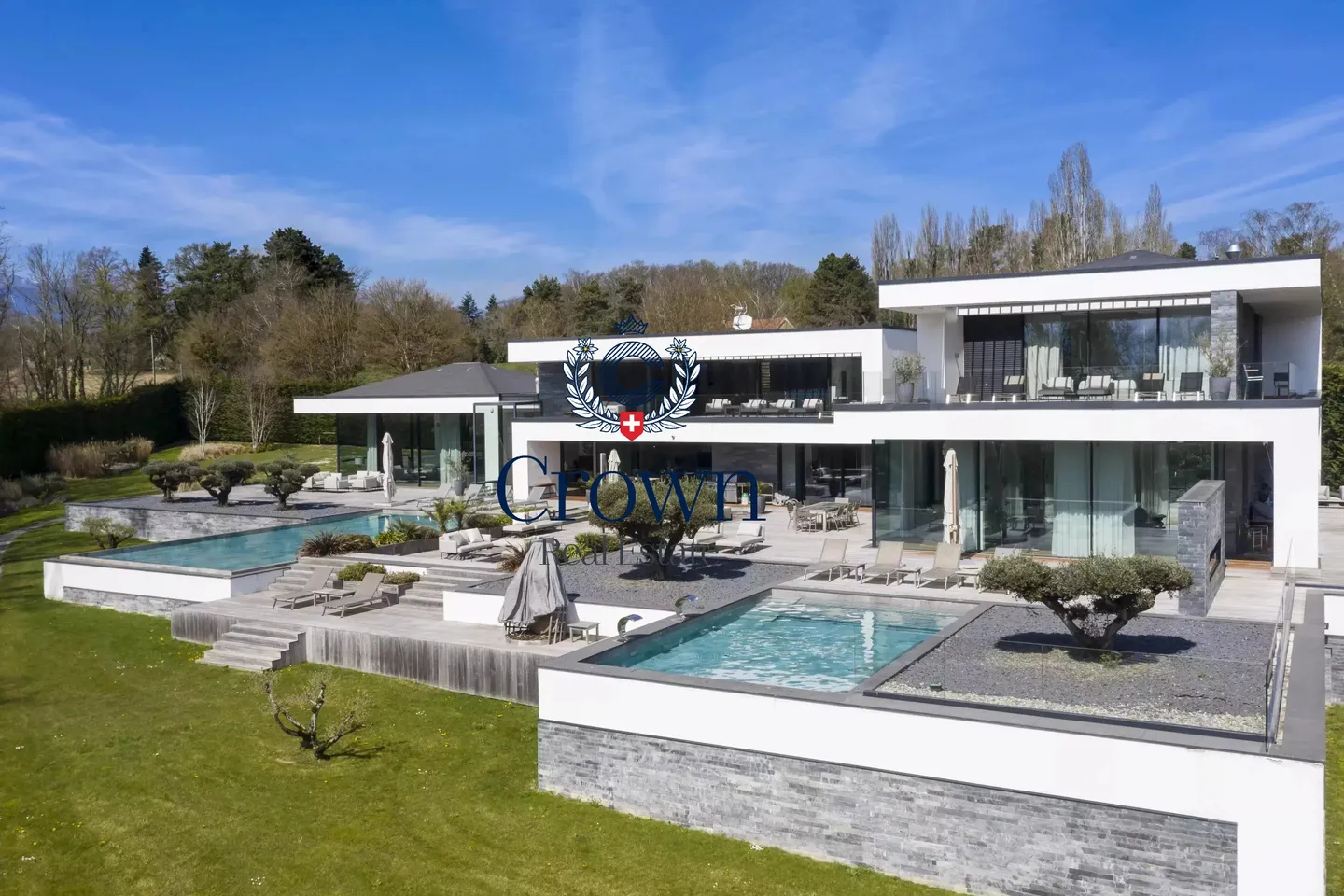 Villa Exceptionnelle à Mies - Photo 2 sur 13