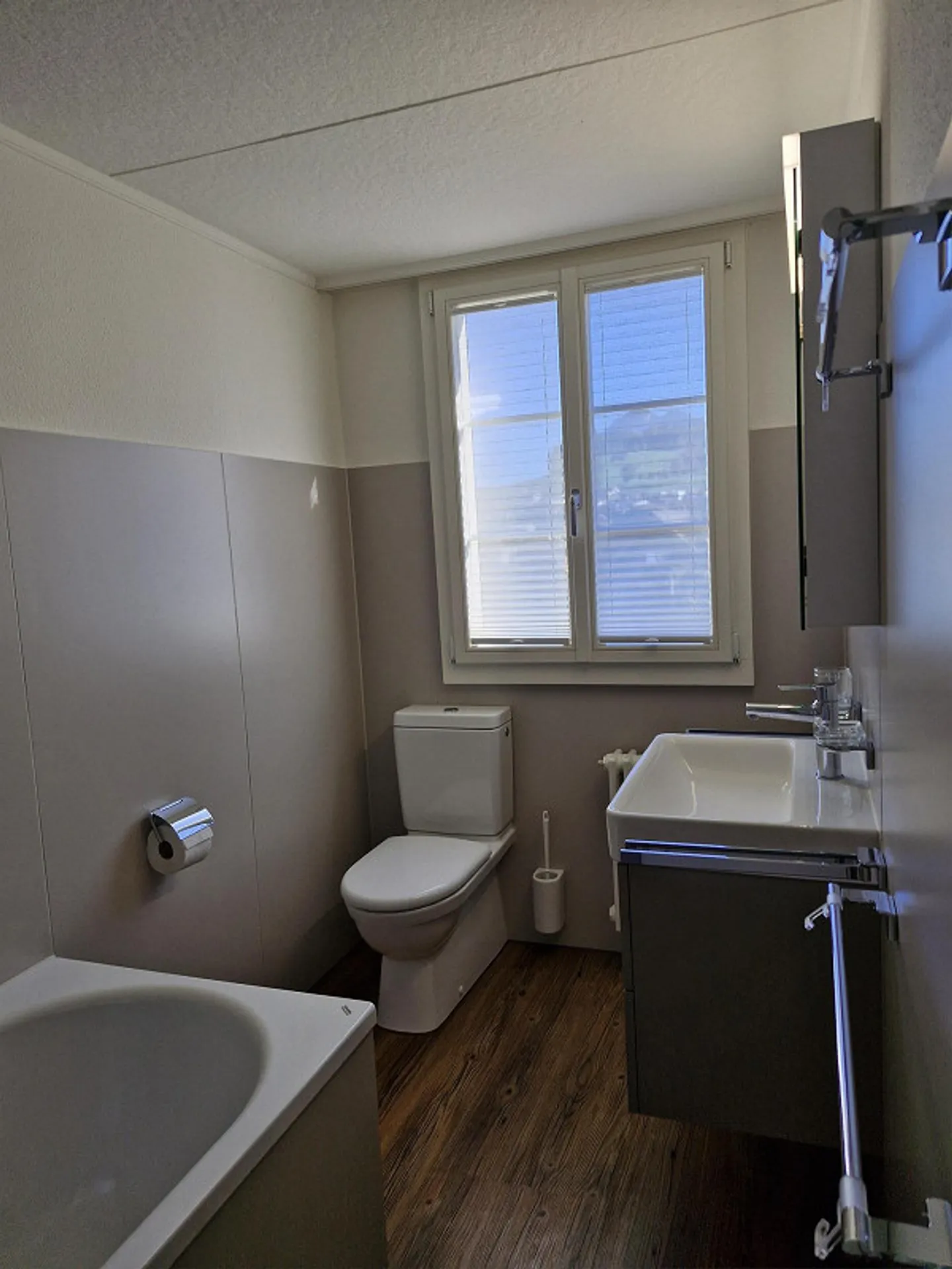 Charming old apartment on three floors in the center of Sachseln - Photo 3 of 9