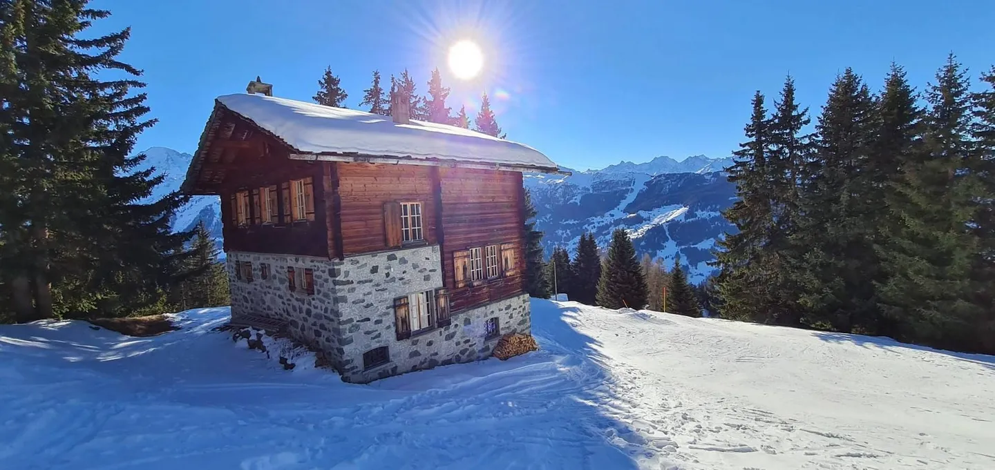 CHALET DE SKI EXTRAORDINAIRE AVEC ACCÈS DIRECT AU DOMAINE SKIAIRE - Photo 10 sur 12