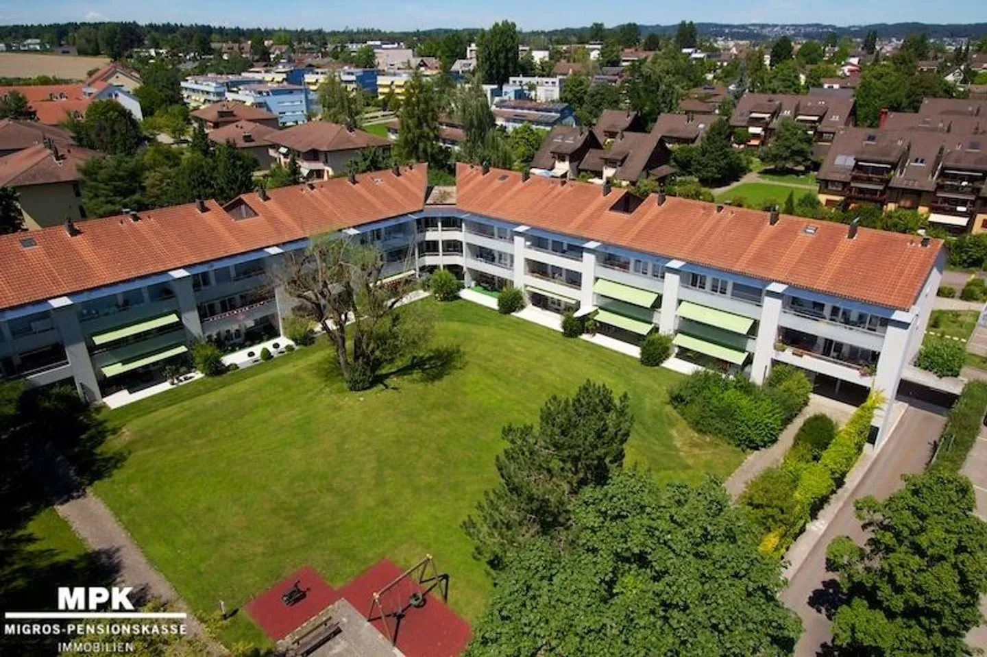 Large 4.5-room apartment with fireplace in a well-kept environment - Photo 1 of 5
