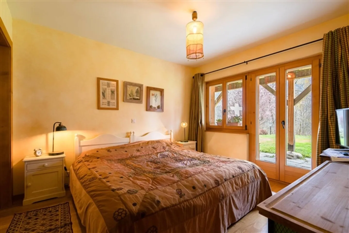 Propriété rare Chalet avec 2 appartements à La Tsombe, au-dessus de Montagnier - Photo 10 sur 13