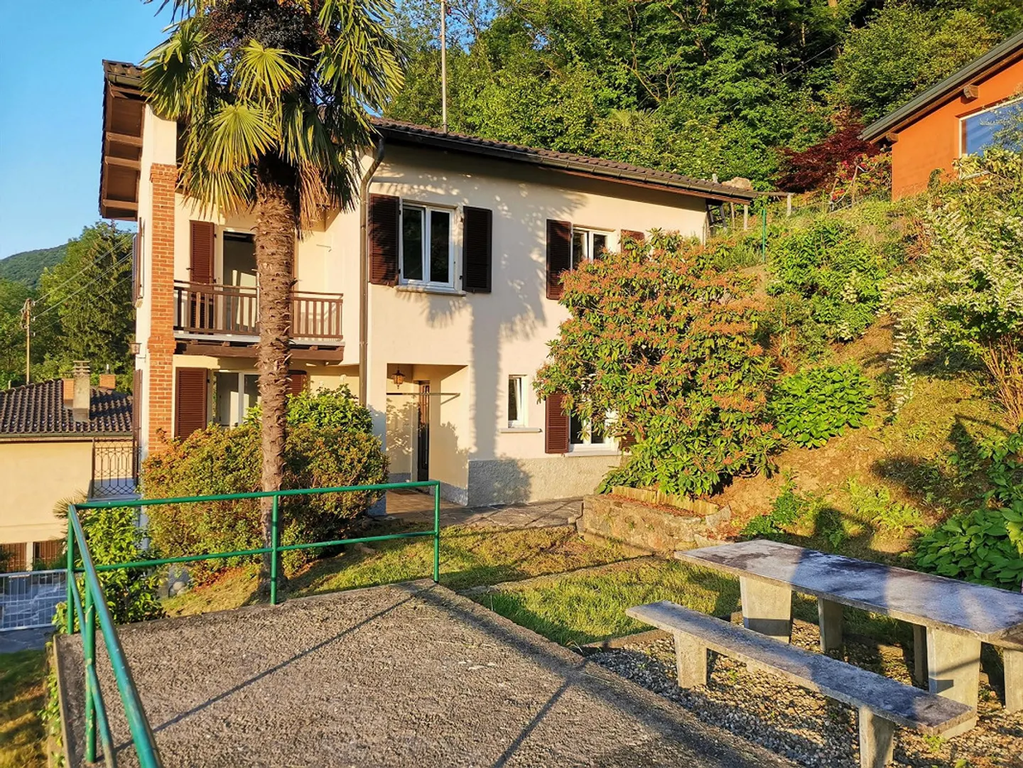 Welcoming Ticinese House with Garden and Lake Lugano View - Photo 2 of 13