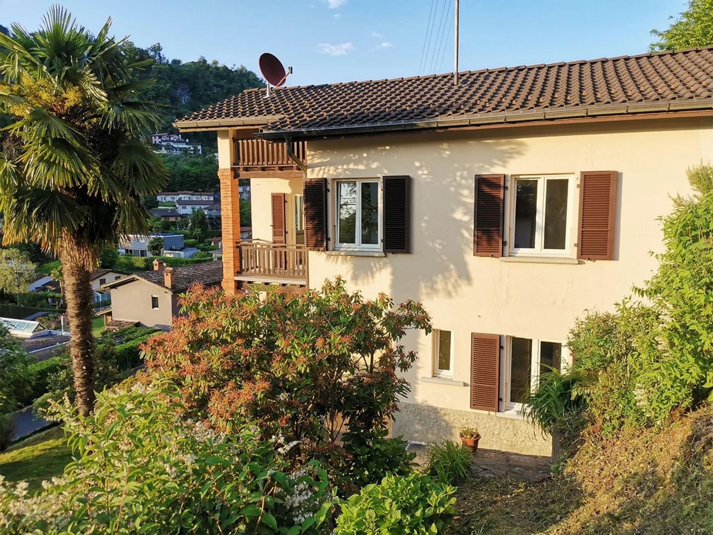 Welcoming Ticinese House with Garden and Lake Lugano View - Photo 3 of 13