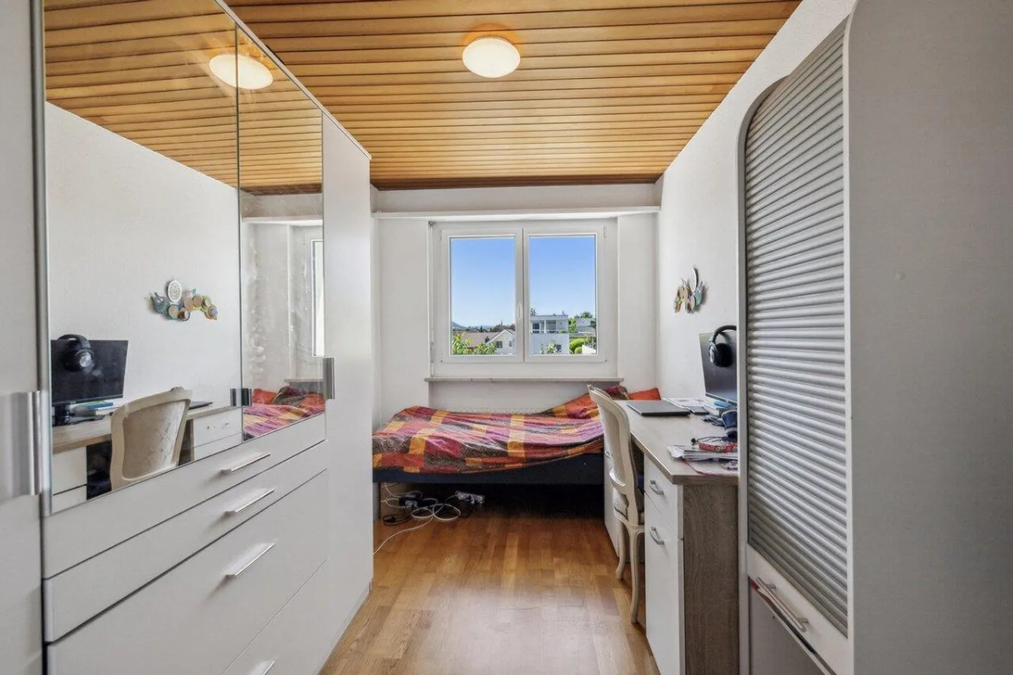 Well-maintained semi-detached single-family house in a quiet location in Therwil - Photo 7 of 11