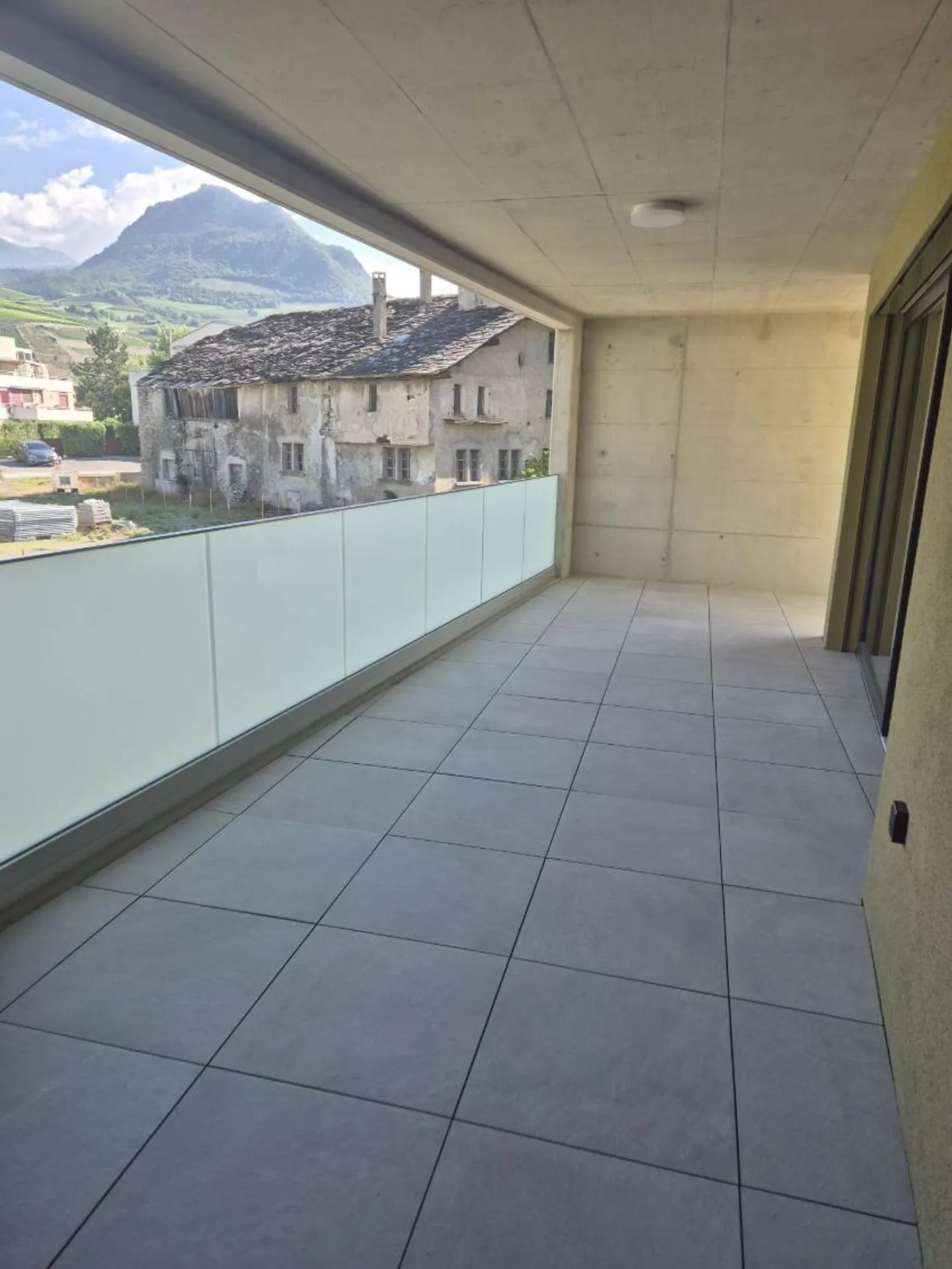 Appartement moderne avec grand balcon - Photo 4 sur 7