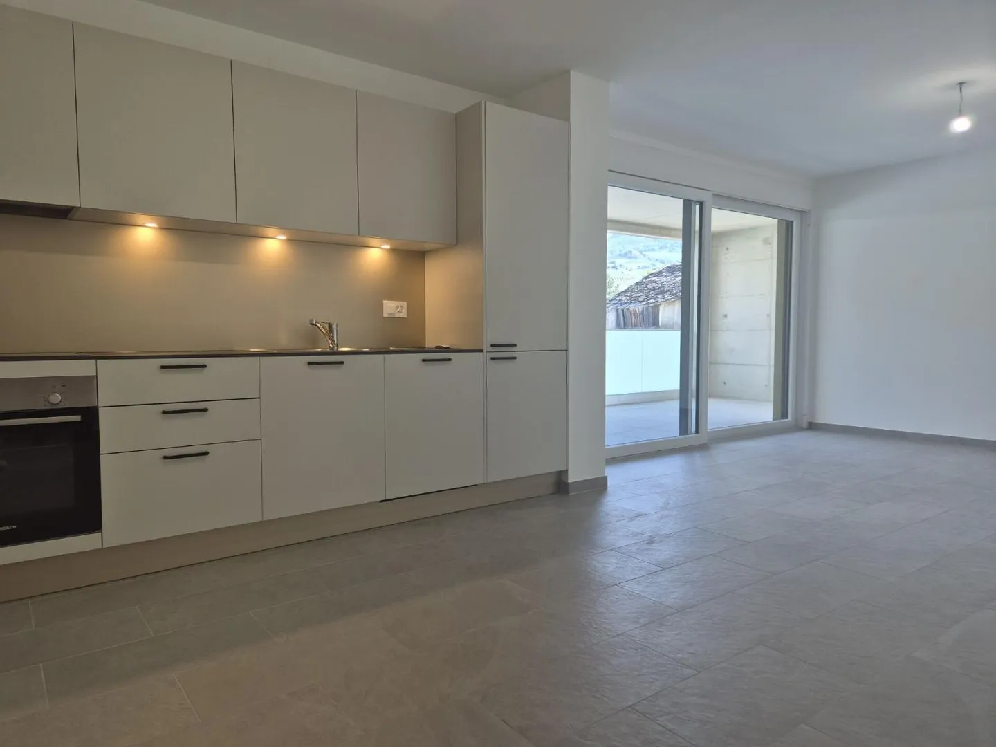 Appartement moderne avec grand balcon - Photo 1 sur 7