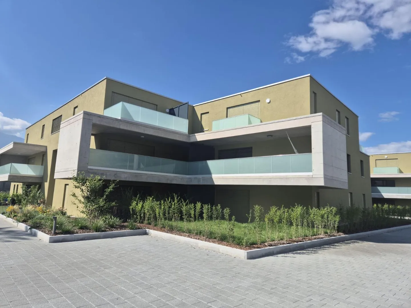 Appartement moderne avec grand balcon - Photo 2 sur 7