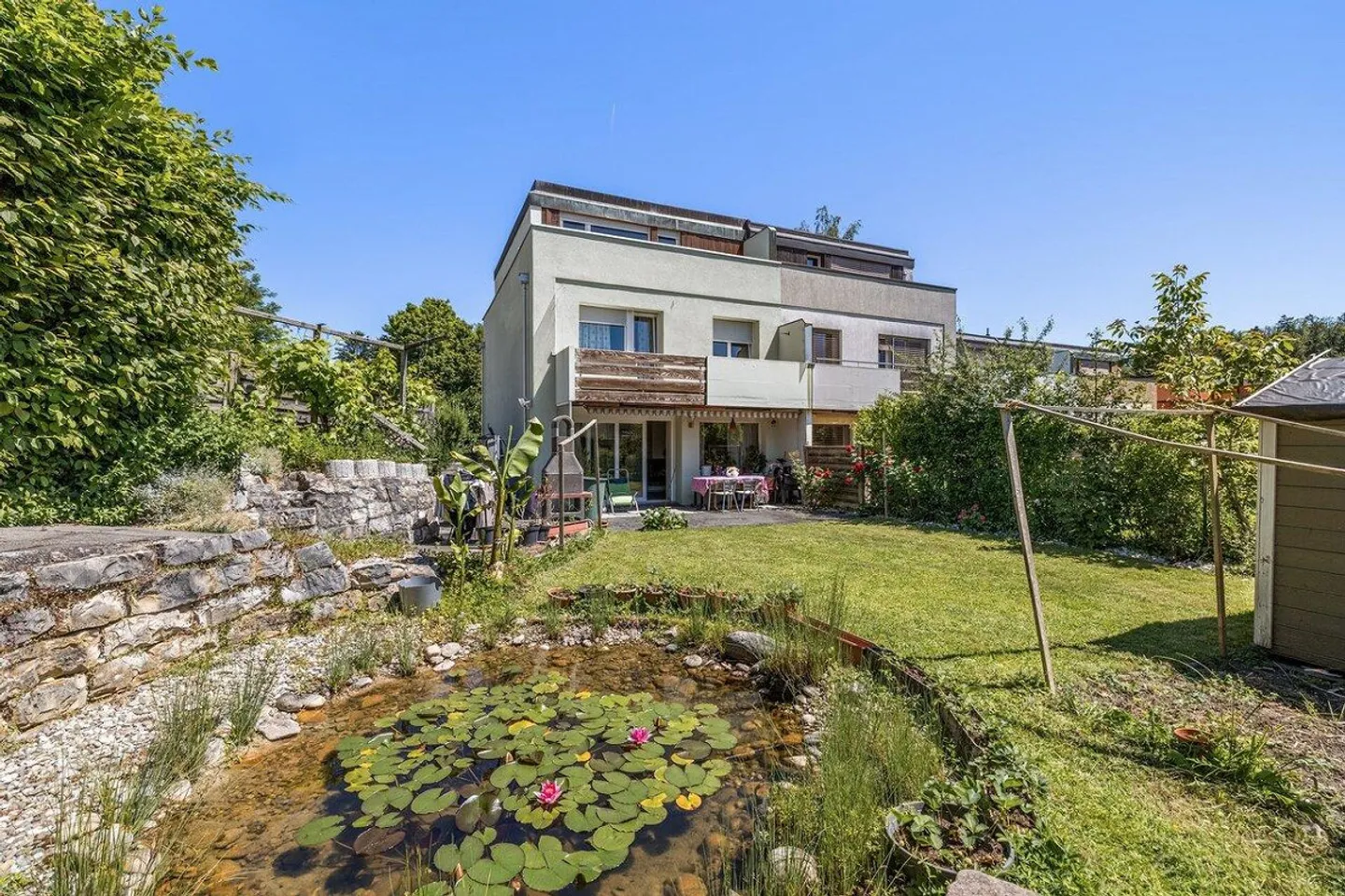 Well-maintained semi-detached single-family house in a quiet location in Therwil - Photo 10 of 11