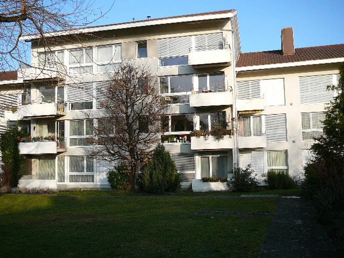 Appartamento 4,5 locali - Completamente ristrutturato nella tranquilla zona residenziale di Nidau - Foto 1 di 6