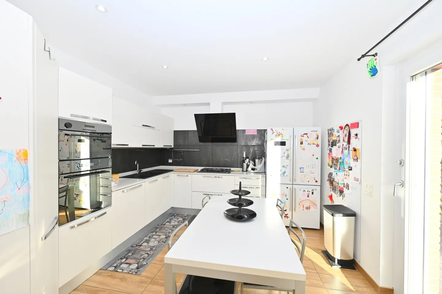 Moderna Casa Unifamiliare con Giardino - Foto 6 di 18