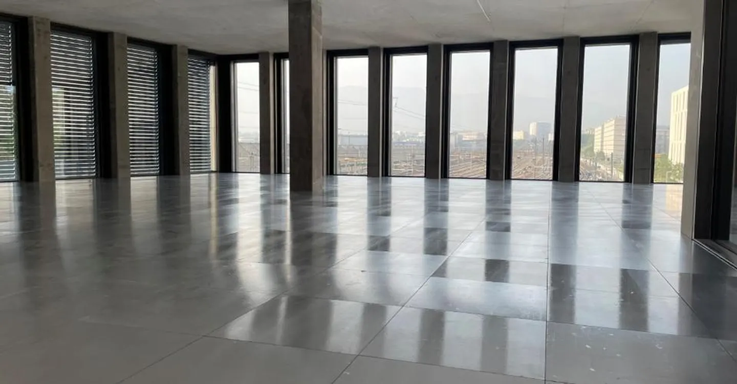 Ufficio di 345 m2 a Pont-Rouge - Foto 2 di 4