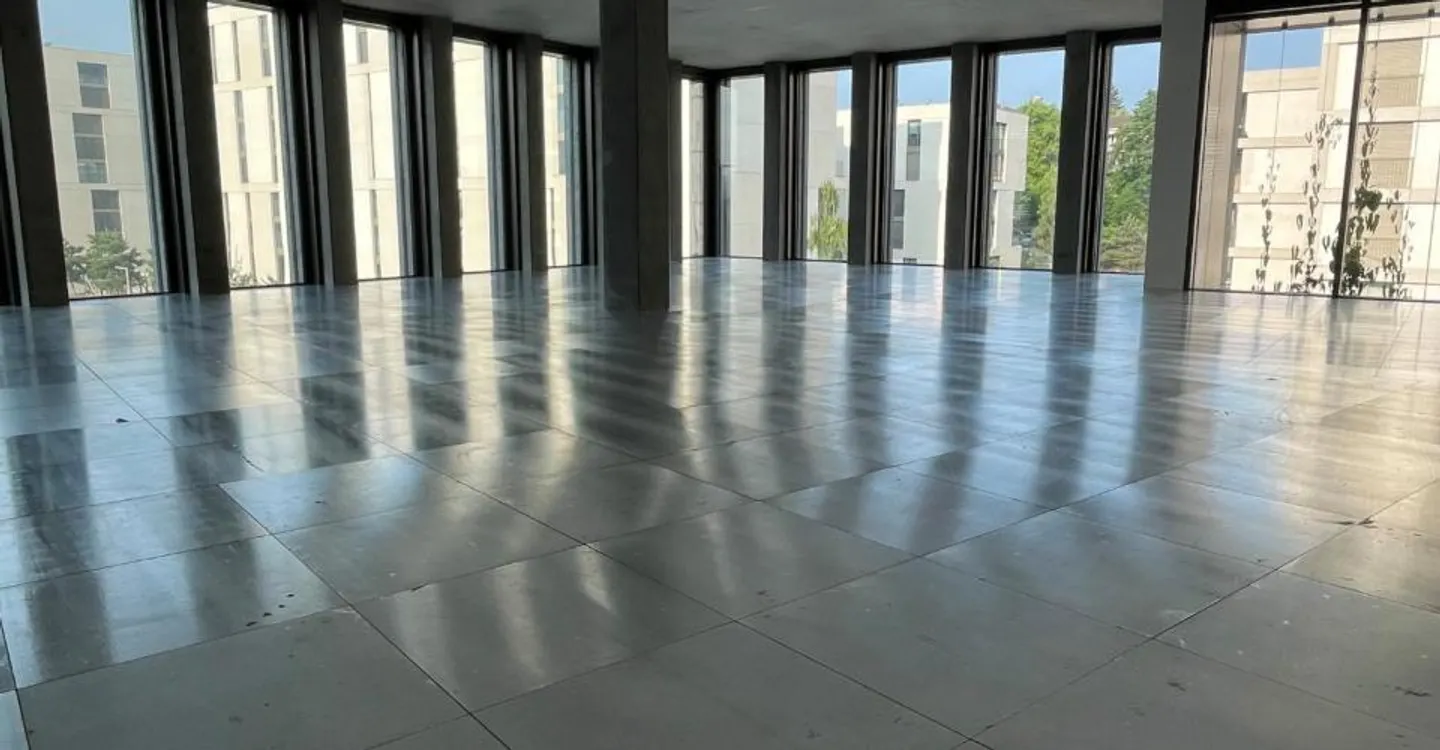 Ufficio di 345 m2 a Pont-Rouge - Foto 3 di 4