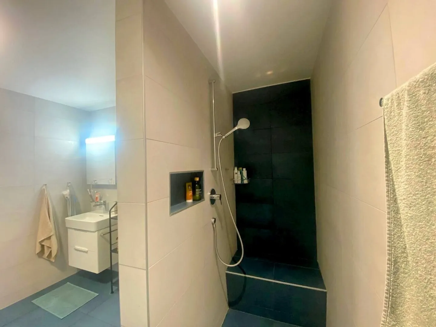 Geräumige Wohnung mit Balkon - Foto 3 von 7