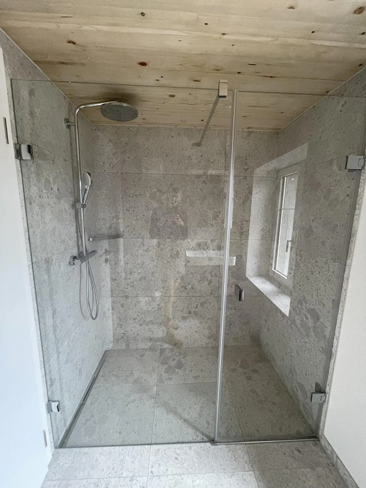 Exclusive living in a spacious apartment with a large balcony - First rental - Photo 5 of 13