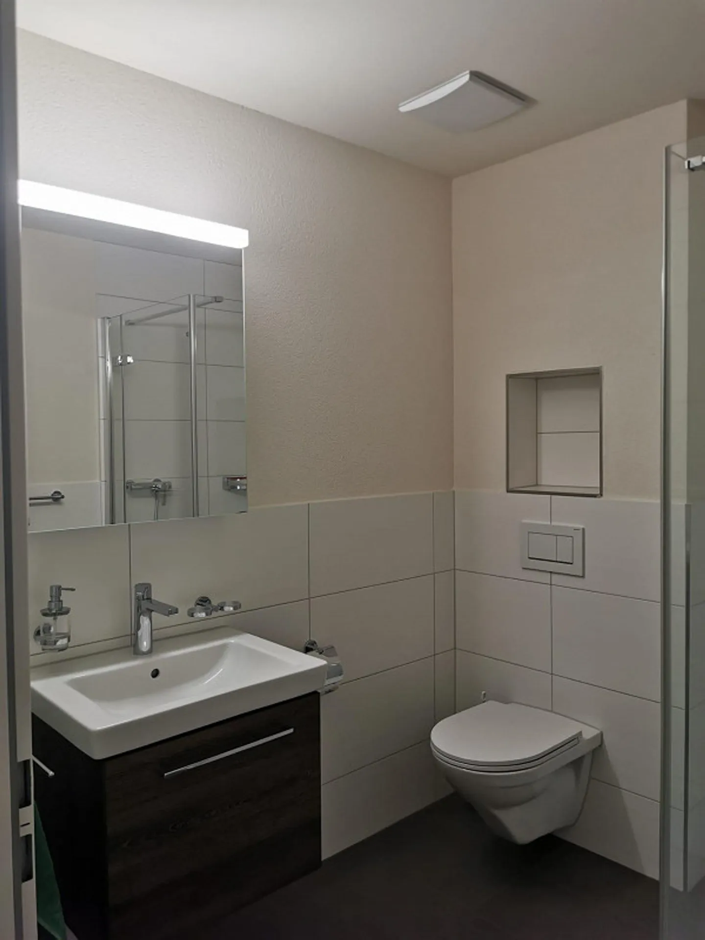 Attractive 5 1/2 Room Apartment - Photo 7 of 8