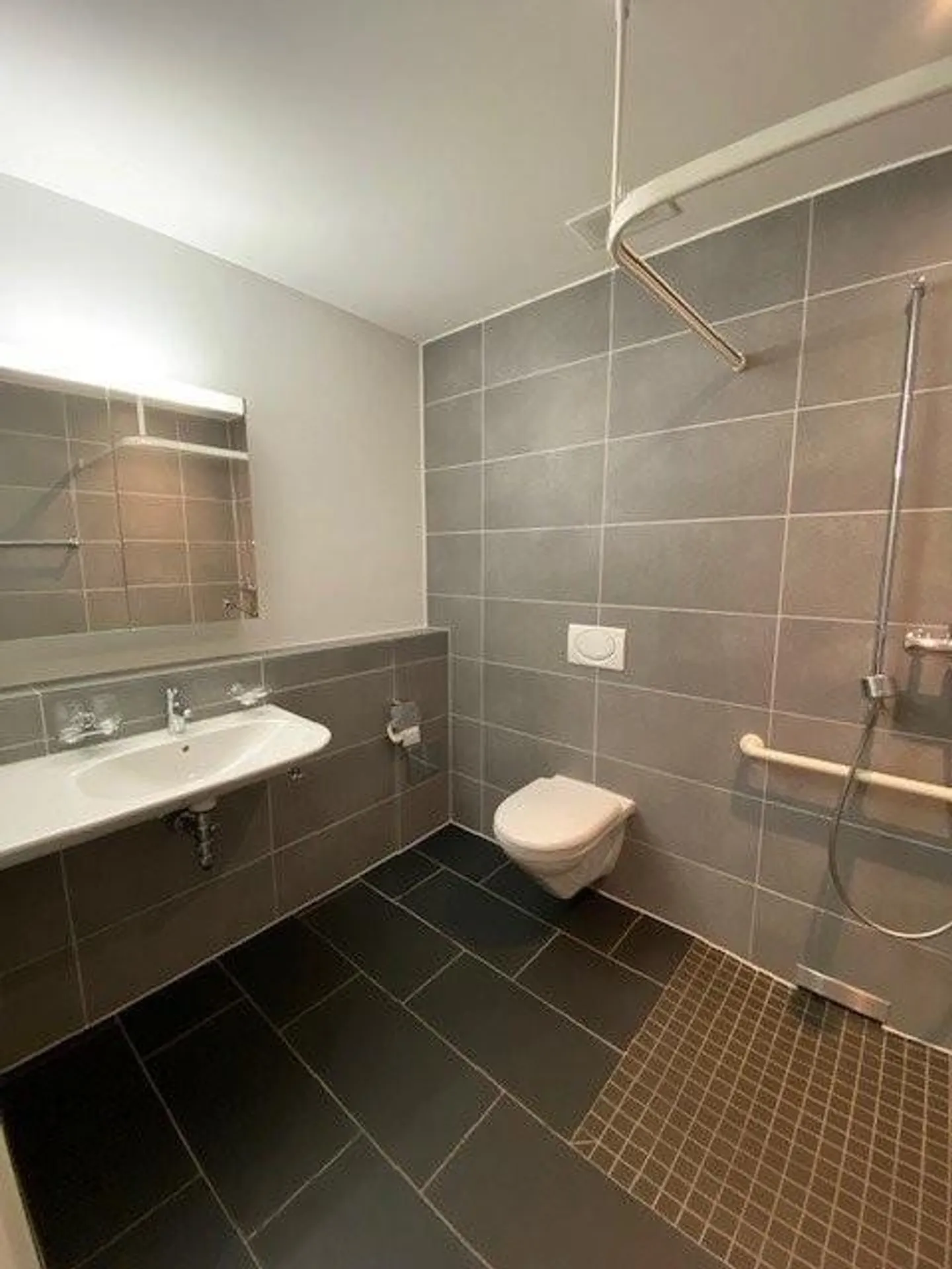 Modern 3.5 room apartment in the center with loggia - Photo 8 of 8