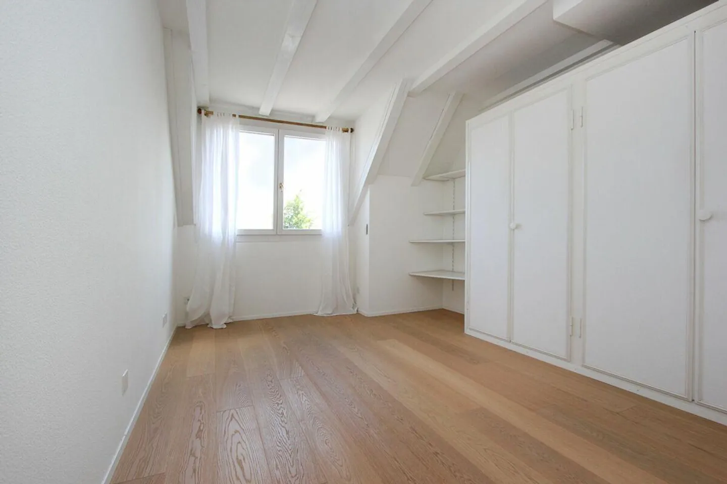 Appartement en duplex ensoleillé avec charme et vue - Photo 9 sur 13