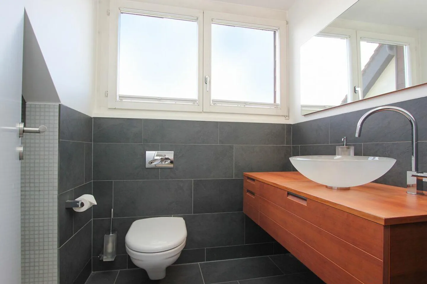 Appartement en duplex ensoleillé avec charme et vue - Photo 8 sur 13