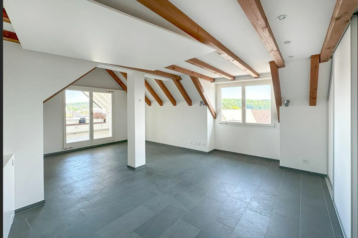 Appartement en duplex ensoleillé avec charme et vue - Photo 10 sur 13