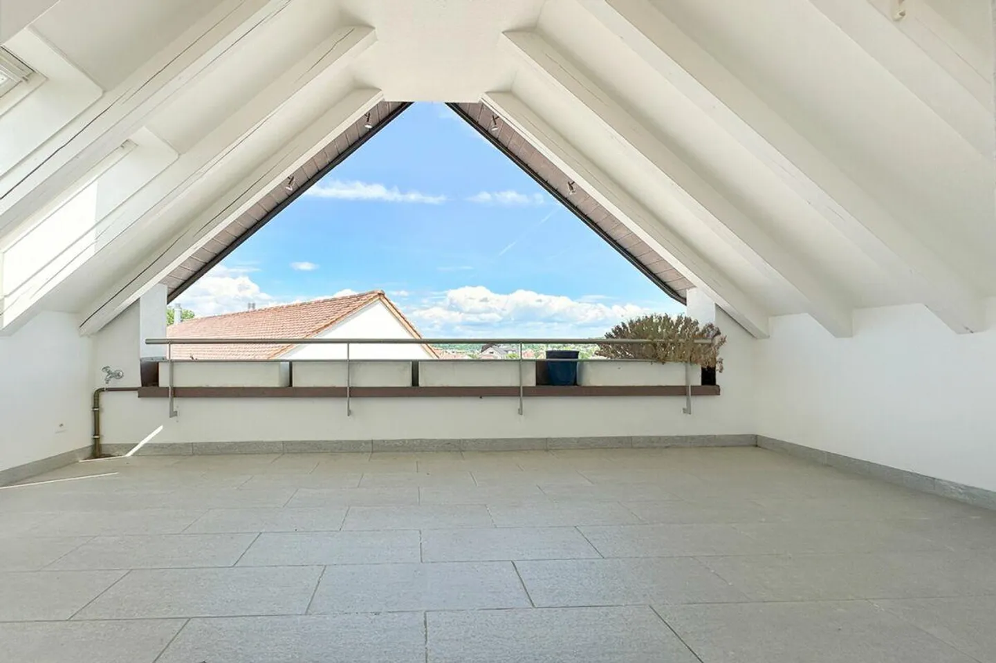 Appartement en duplex ensoleillé avec charme et vue - Photo 11 sur 13