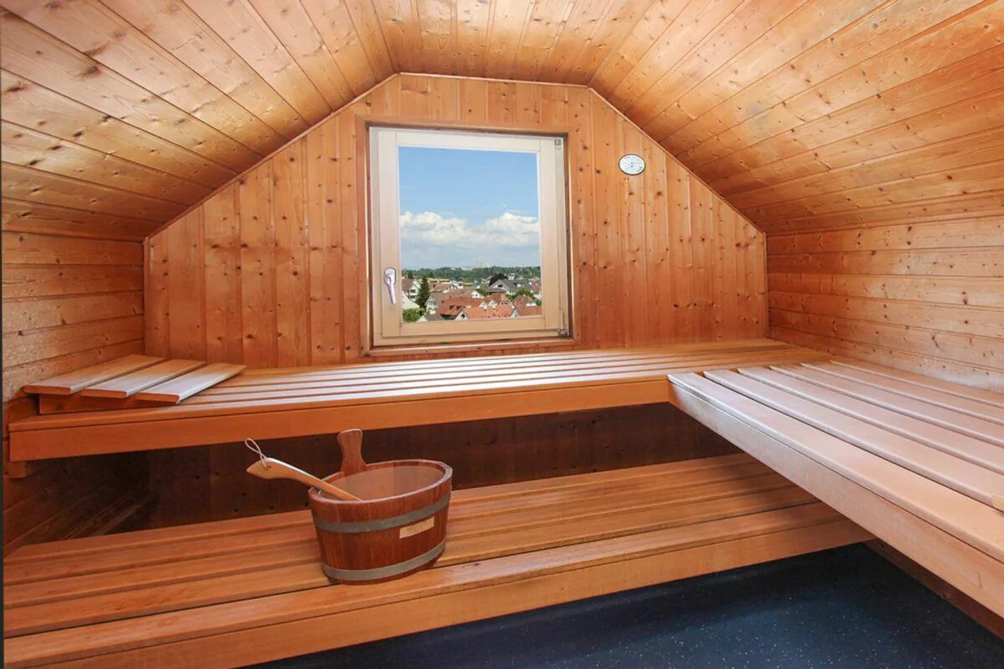 Appartement en duplex ensoleillé avec charme et vue - Photo 12 sur 13