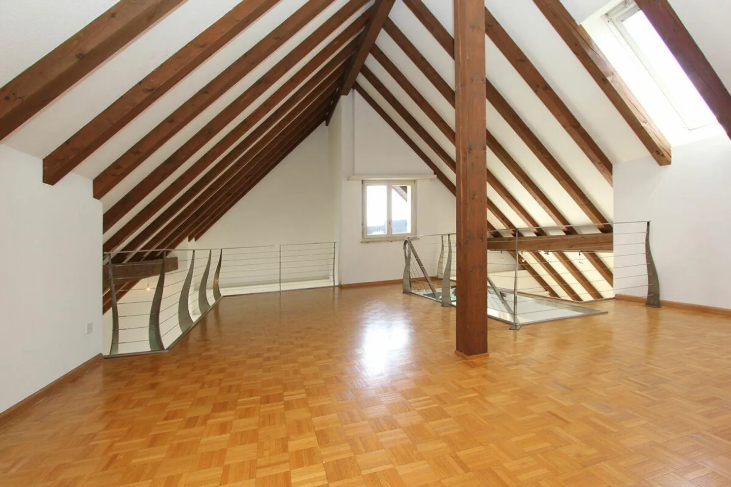 Appartement en duplex ensoleillé avec charme et vue - Photo 6 sur 13