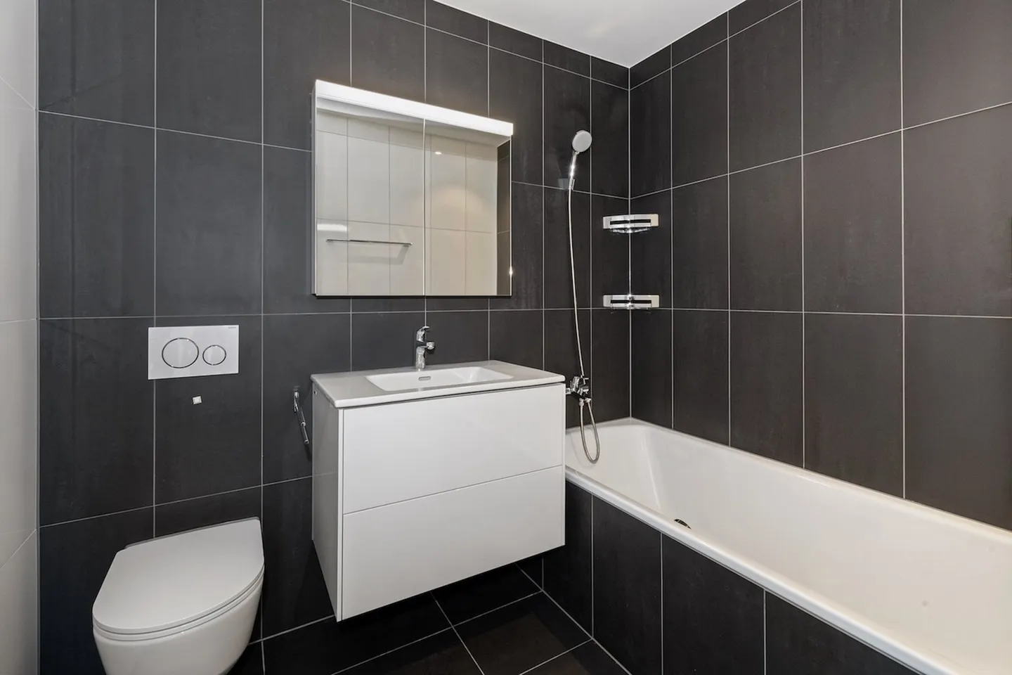 Modern 3.5-room penthouse apartment with spacious terraces and lift to the apartment - Photo 12 of 17