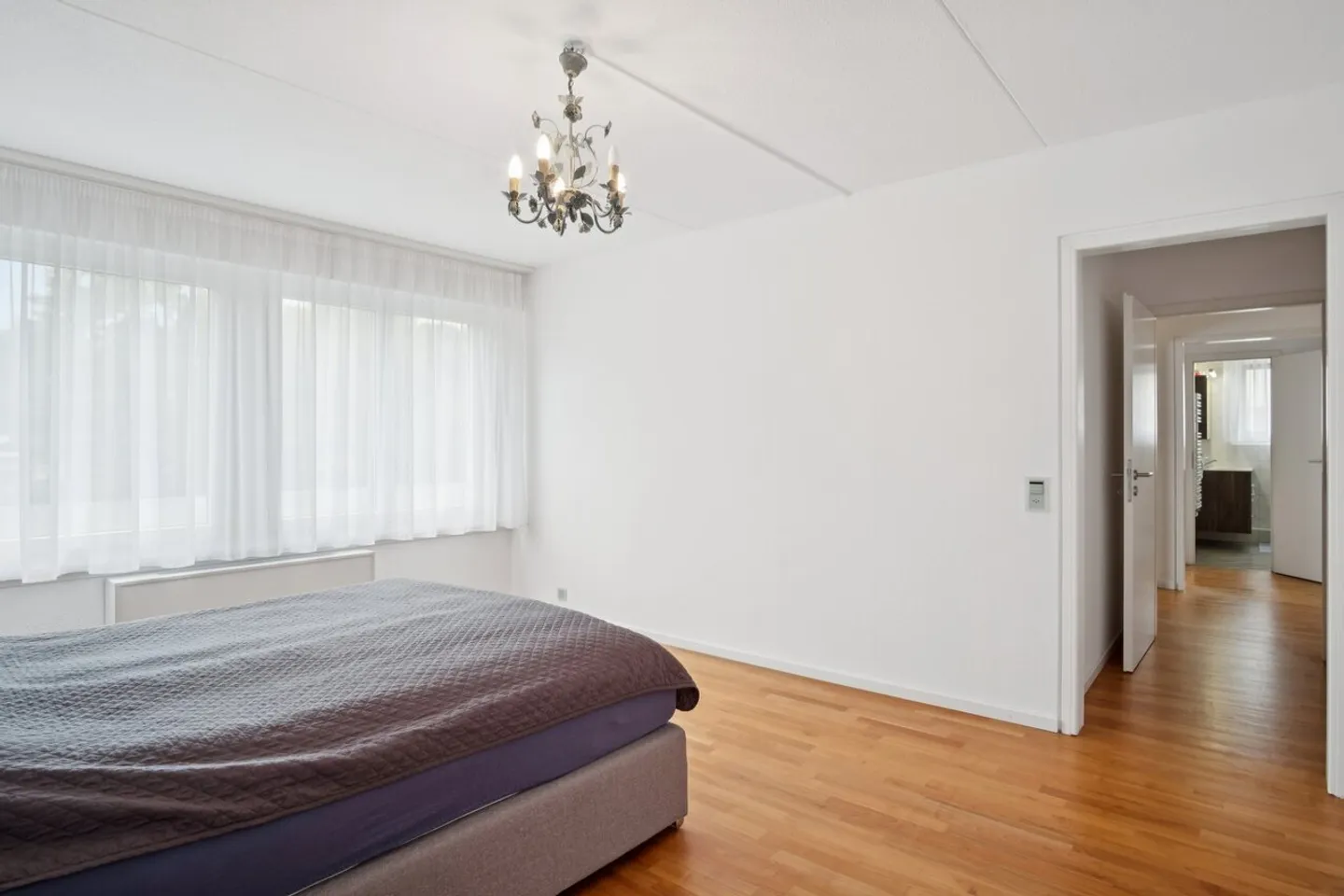 Fully Renovated 4.5 Room Apartment - Photo 14 of 15