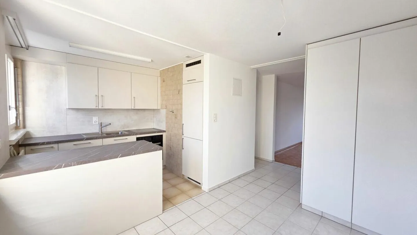 LA TUA NUOVA CASA A BUCHTHALEN - APPARTAMENTO FRESCAMENTE RISTRUTTURATO IN UN OTTIMO CONDOMINIO - Foto 4 di 12