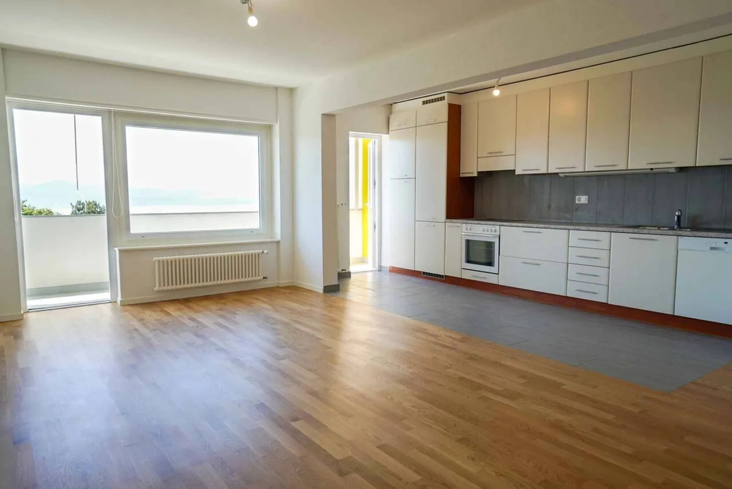 Appartement spacieux avec vue sur le lac - Photo 2 sur 12