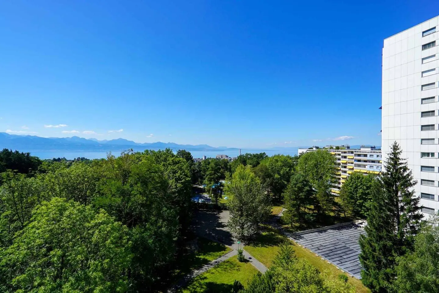 Appartement spacieux avec vue sur le lac - Photo 10 sur 12