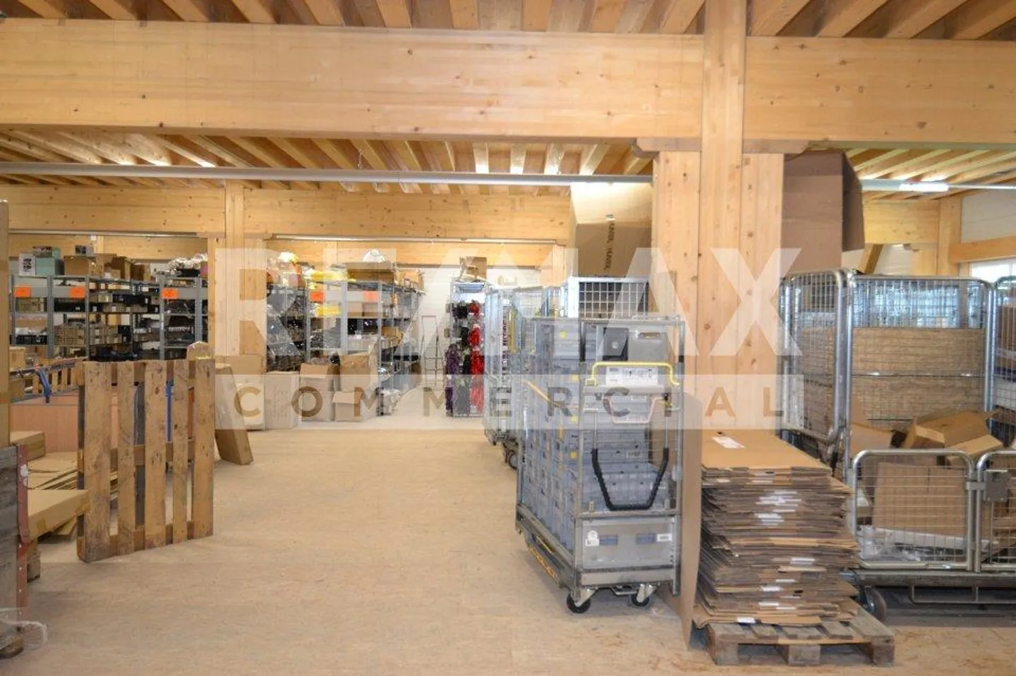 Vielseitig nutzbares Gewerbegebäude mit Büros und einem Laden in Niederbipp - Foto 4 von 12