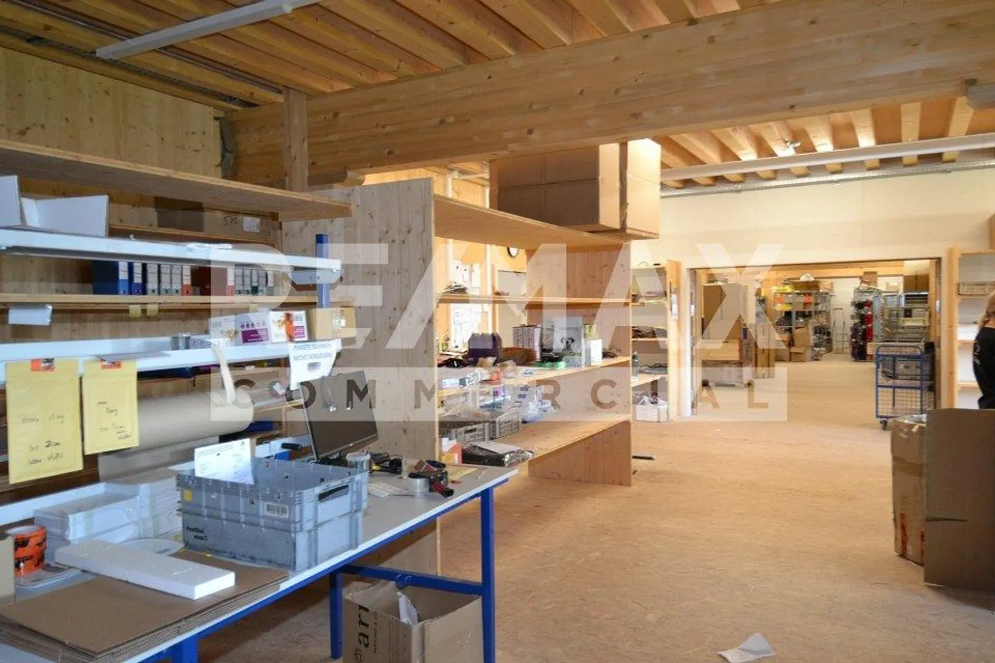 Vielseitig nutzbares Gewerbegebäude mit Büros und einem Laden in Niederbipp - Foto 5 von 12