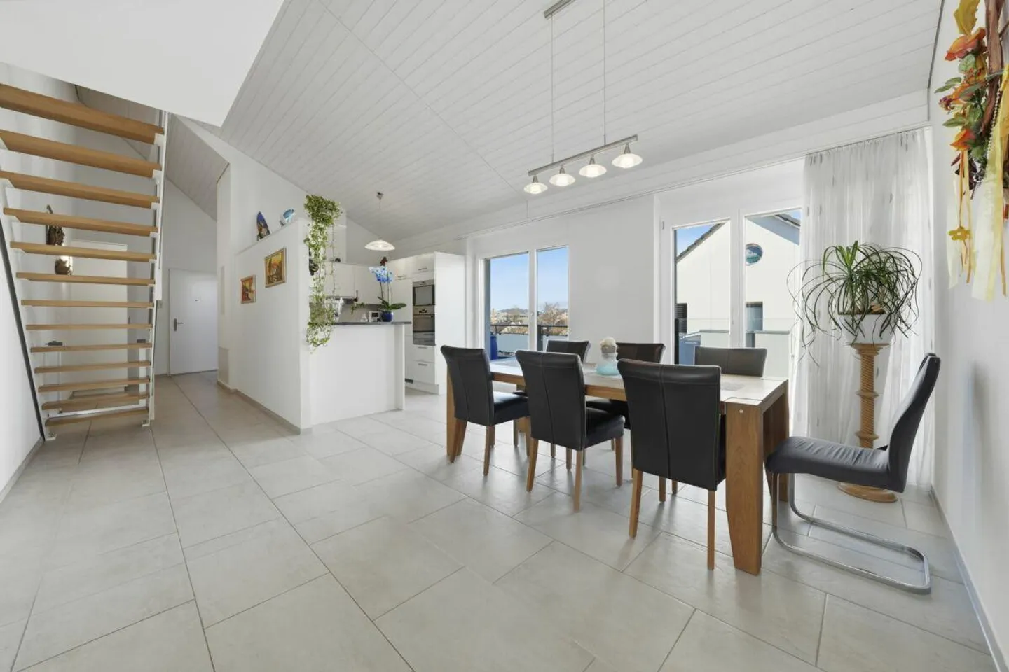 Spacious penthouse apartment with plenty of light and three balconies - Photo 5 of 24