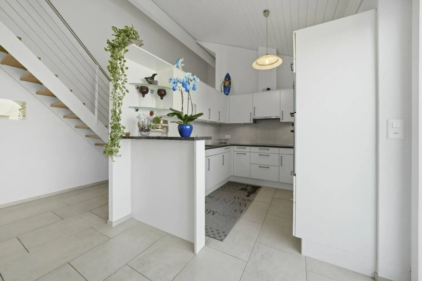 Spacious penthouse apartment with plenty of light and three balconies - Photo 6 of 24
