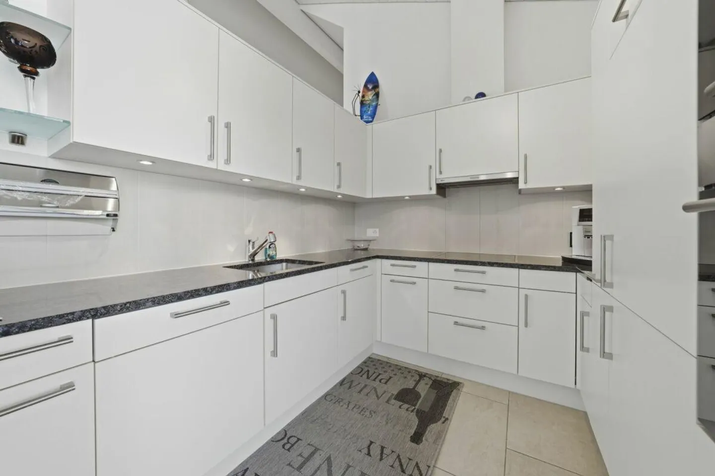 Spacious penthouse apartment with plenty of light and three balconies - Photo 7 of 24