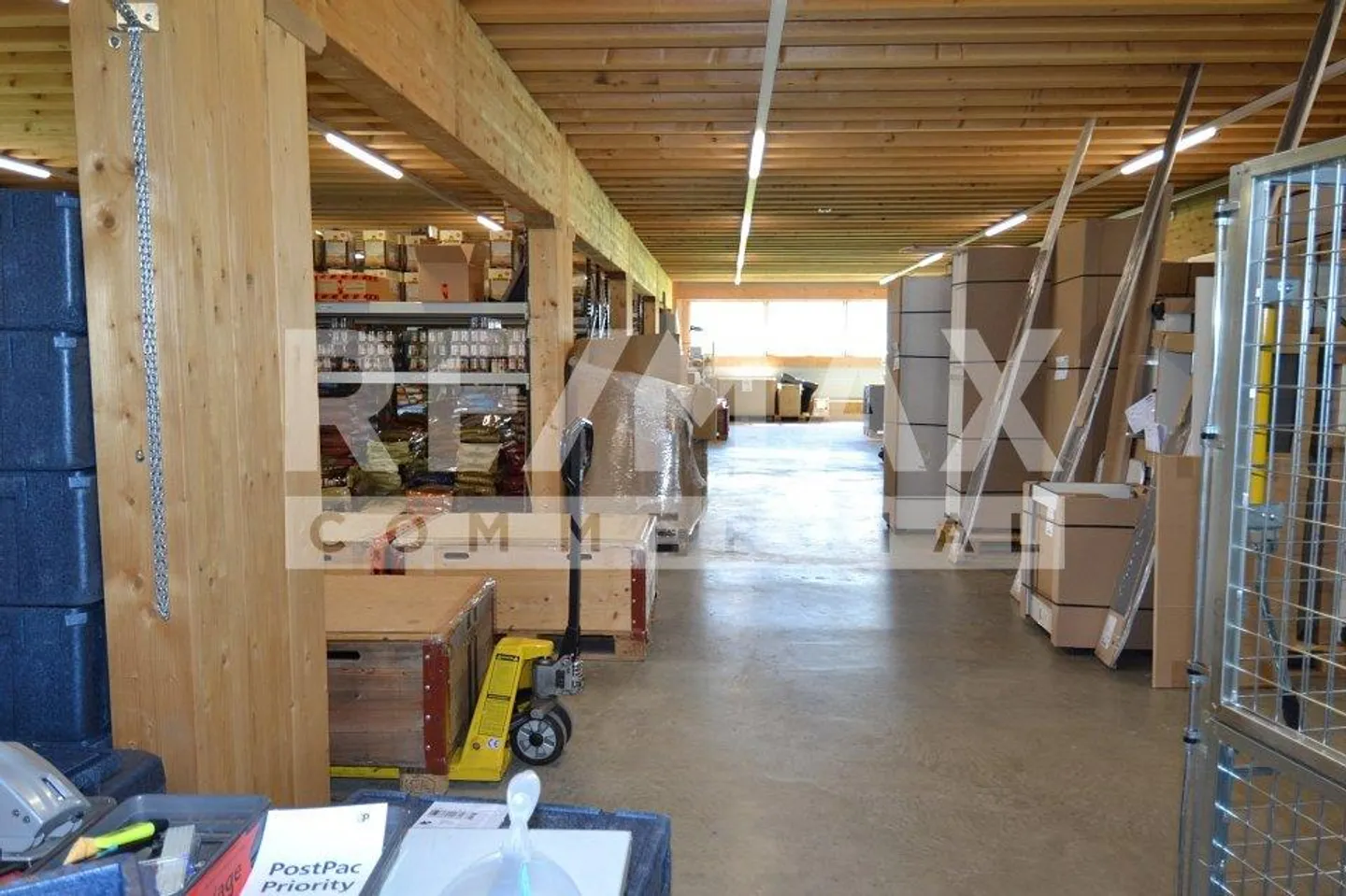 Vielseitig nutzbares Gewerbegebäude mit Büros und einem Laden in Niederbipp - Foto 10 von 12